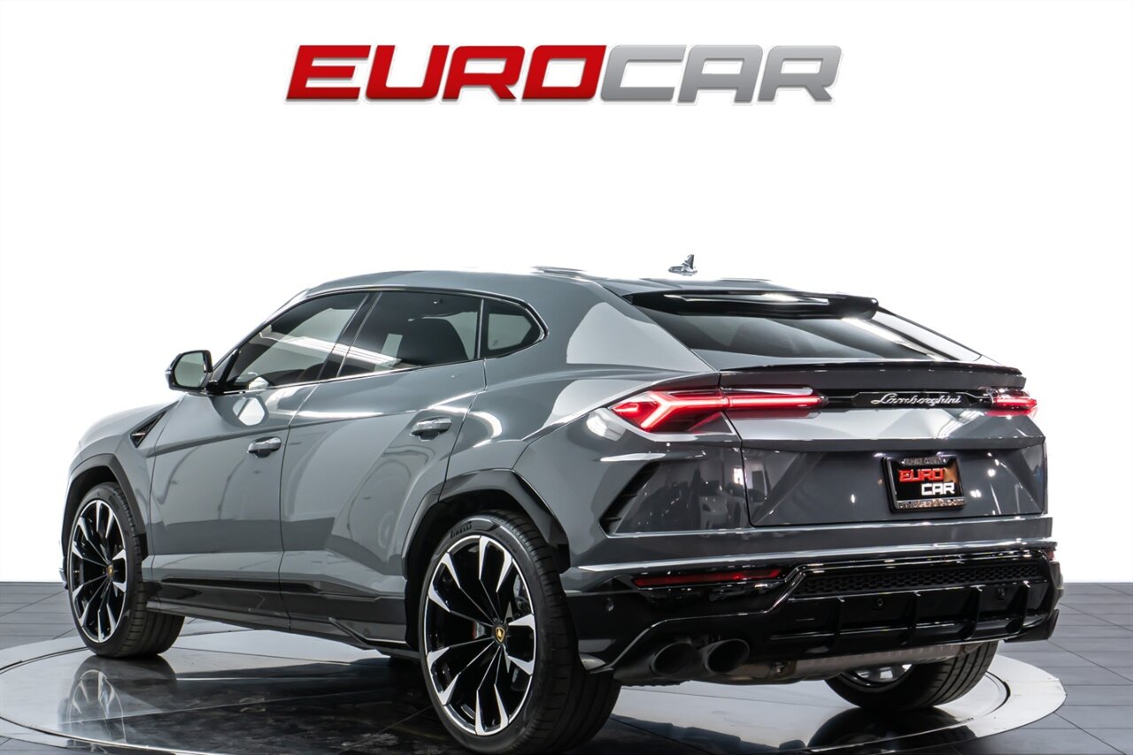 2022 Lamborghini Urus  *STYLE PACKAGE IN HIGH GLOSS BLACK * FULL COMFORT SEATS* - Photo 3 - Costa Mesa, CA 92626