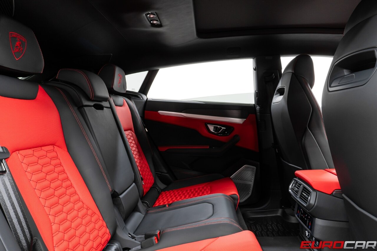 2022 Lamborghini Urus  *STYLE PACKAGE IN HIGH GLOSS BLACK * FULL COMFORT SEATS* - Photo 39 - Costa Mesa, CA 92626