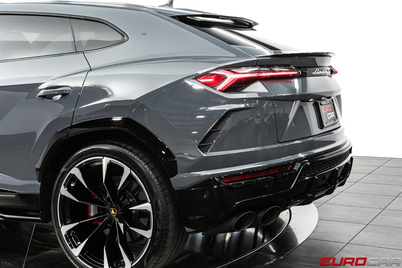 2022 Lamborghini Urus  *STYLE PACKAGE IN HIGH GLOSS BLACK * FULL COMFORT SEATS* - Photo 15 - Costa Mesa, CA 92626