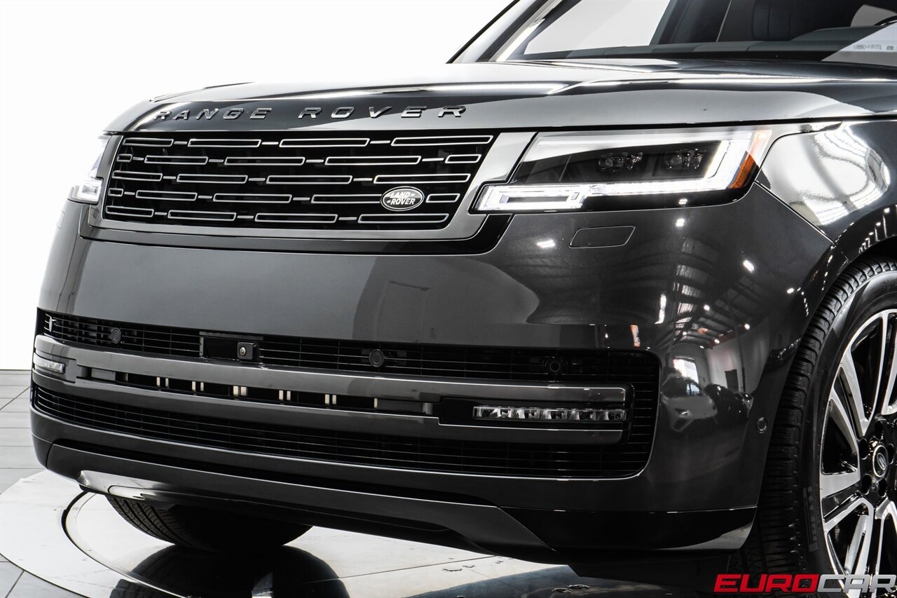 2023 Land Rover Range Rover P530 SE  *SHADOW EXTERIOR PACKAGE * PANORAMIC ROOF* - Photo 12 - Costa Mesa, CA 92626