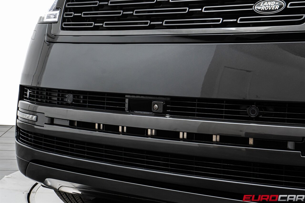 2023 Land Rover Range Rover P530 SE  *SHADOW EXTERIOR PACKAGE * PANORAMIC ROOF* - Photo 11 - Costa Mesa, CA 92626