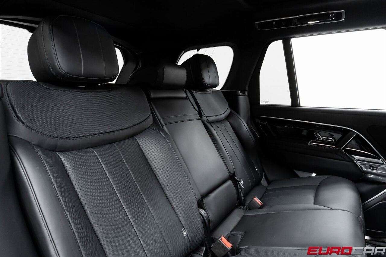 2023 Land Rover Range Rover P530 SE  *SHADOW EXTERIOR PACKAGE * PANORAMIC ROOF* - Photo 36 - Costa Mesa, CA 92626