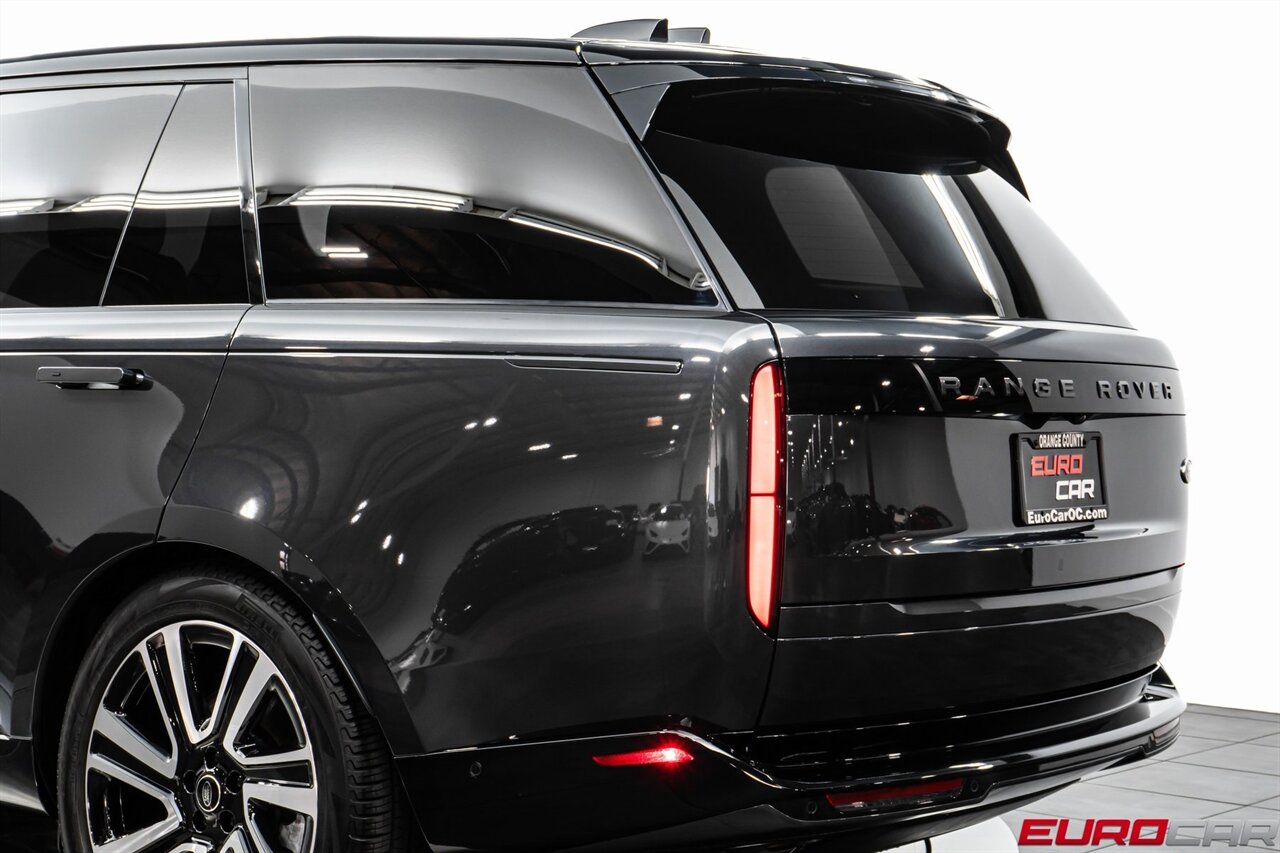 2023 Land Rover Range Rover P530 SE  *SHADOW EXTERIOR PACKAGE * PANORAMIC ROOF* - Photo 15 - Costa Mesa, CA 92626