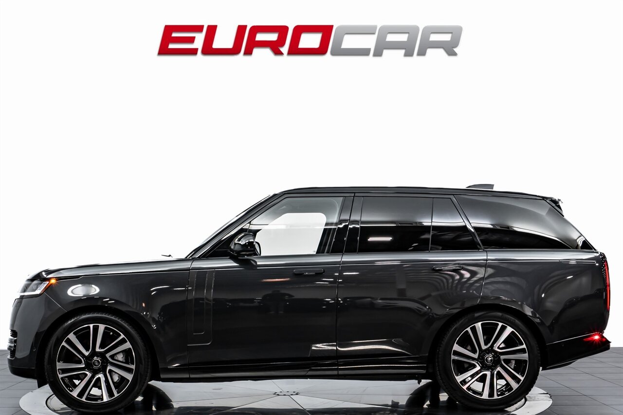 2023 Land Rover Range Rover P530 SE  *SHADOW EXTERIOR PACKAGE * PANORAMIC ROOF* - Photo 2 - Costa Mesa, CA 92626