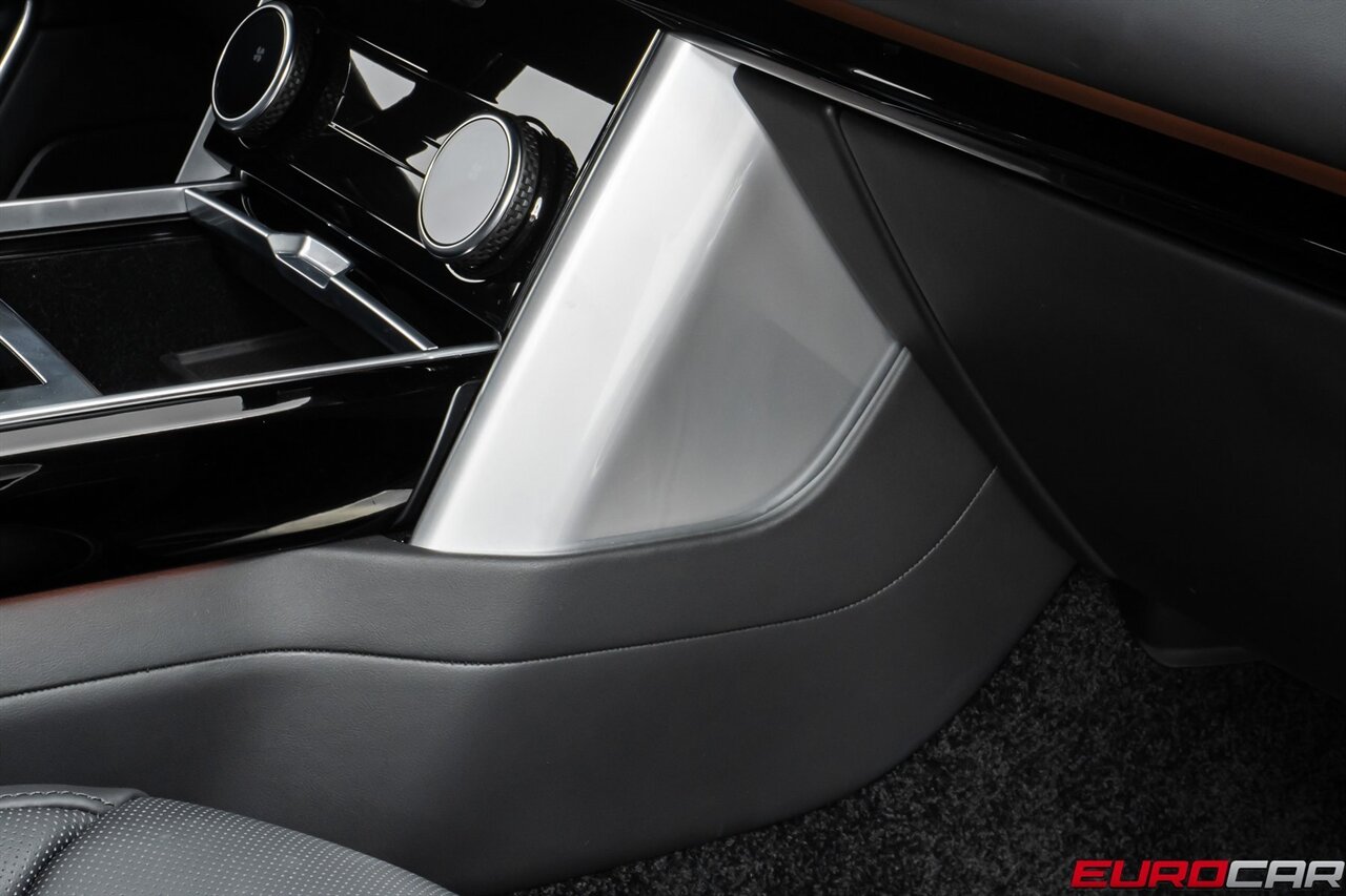 2023 Land Rover Range Rover P530 SE  *SHADOW EXTERIOR PACKAGE * PANORAMIC ROOF* - Photo 32 - Costa Mesa, CA 92626
