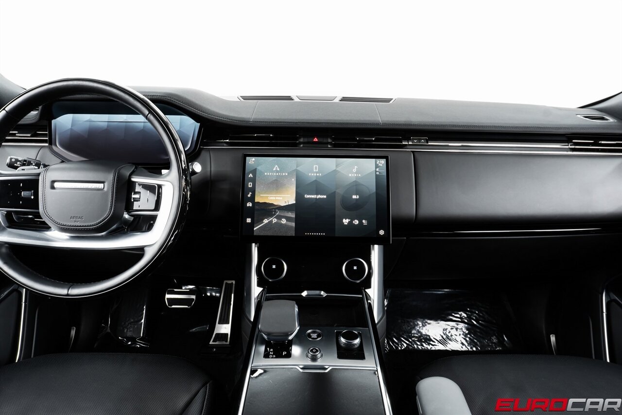 2023 Land Rover Range Rover P530 SE  *SHADOW EXTERIOR PACKAGE * PANORAMIC ROOF* - Photo 24 - Costa Mesa, CA 92626