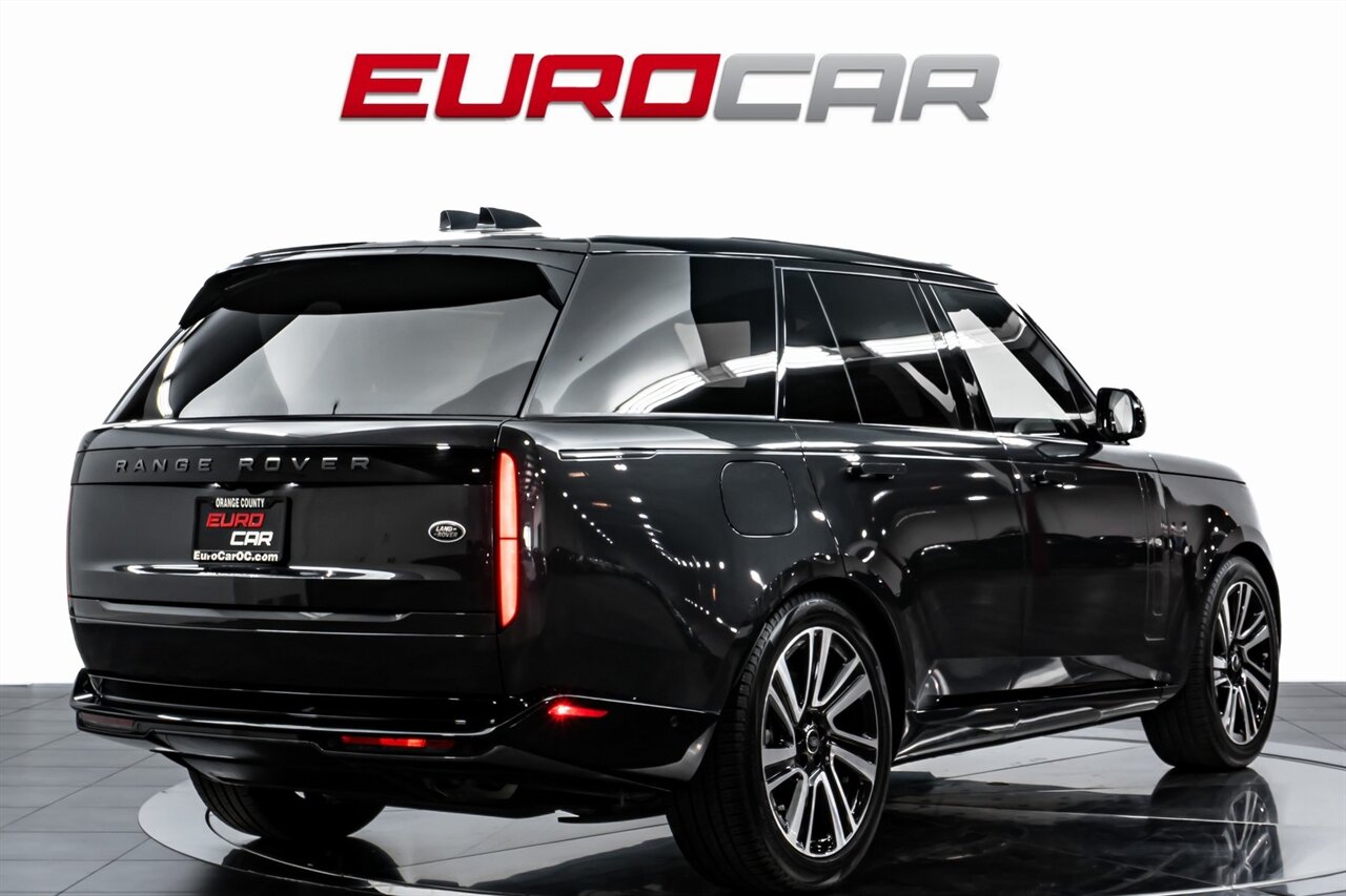 2023 Land Rover Range Rover P530 SE  *SHADOW EXTERIOR PACKAGE * PANORAMIC ROOF* - Photo 5 - Costa Mesa, CA 92626