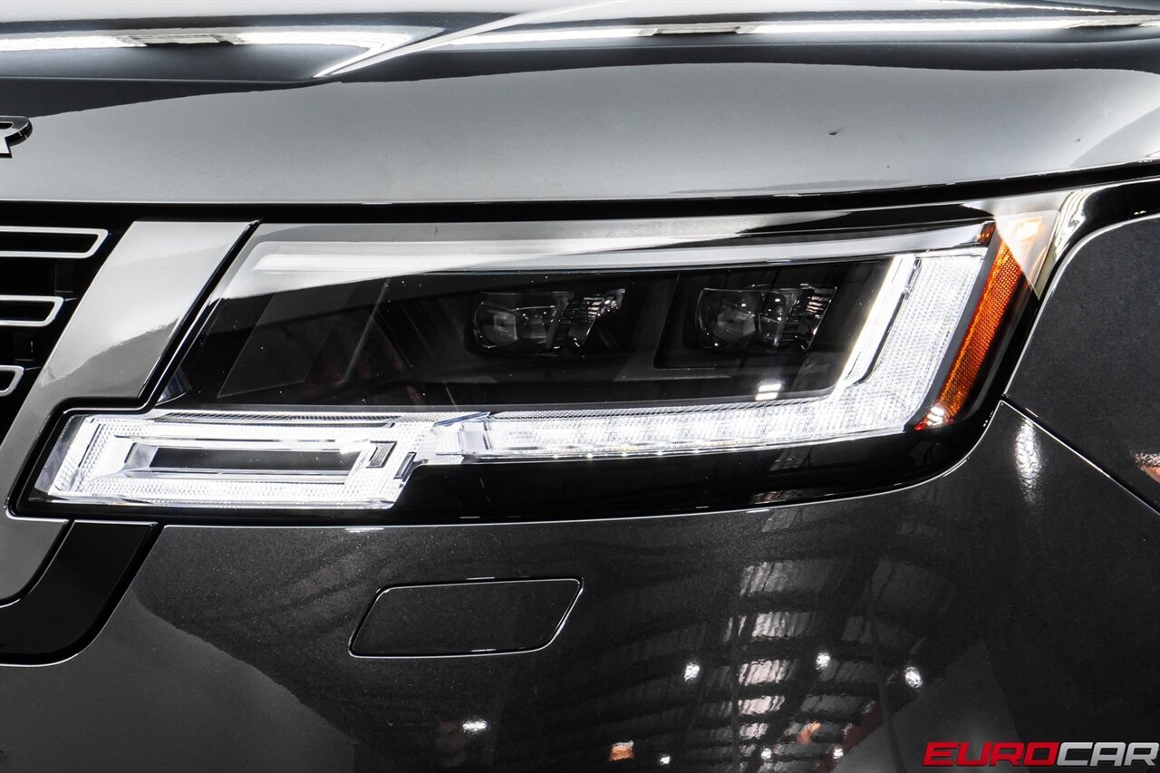 2023 Land Rover Range Rover P530 SE  *SHADOW EXTERIOR PACKAGE * PANORAMIC ROOF* - Photo 10 - Costa Mesa, CA 92626