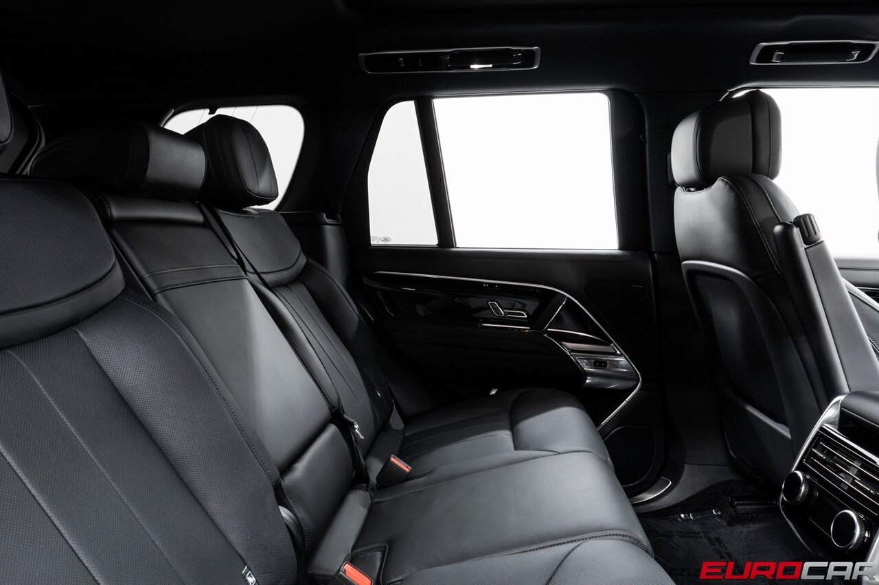 2023 Land Rover Range Rover P530 SE  *SHADOW EXTERIOR PACKAGE * PANORAMIC ROOF* - Photo 35 - Costa Mesa, CA 92626