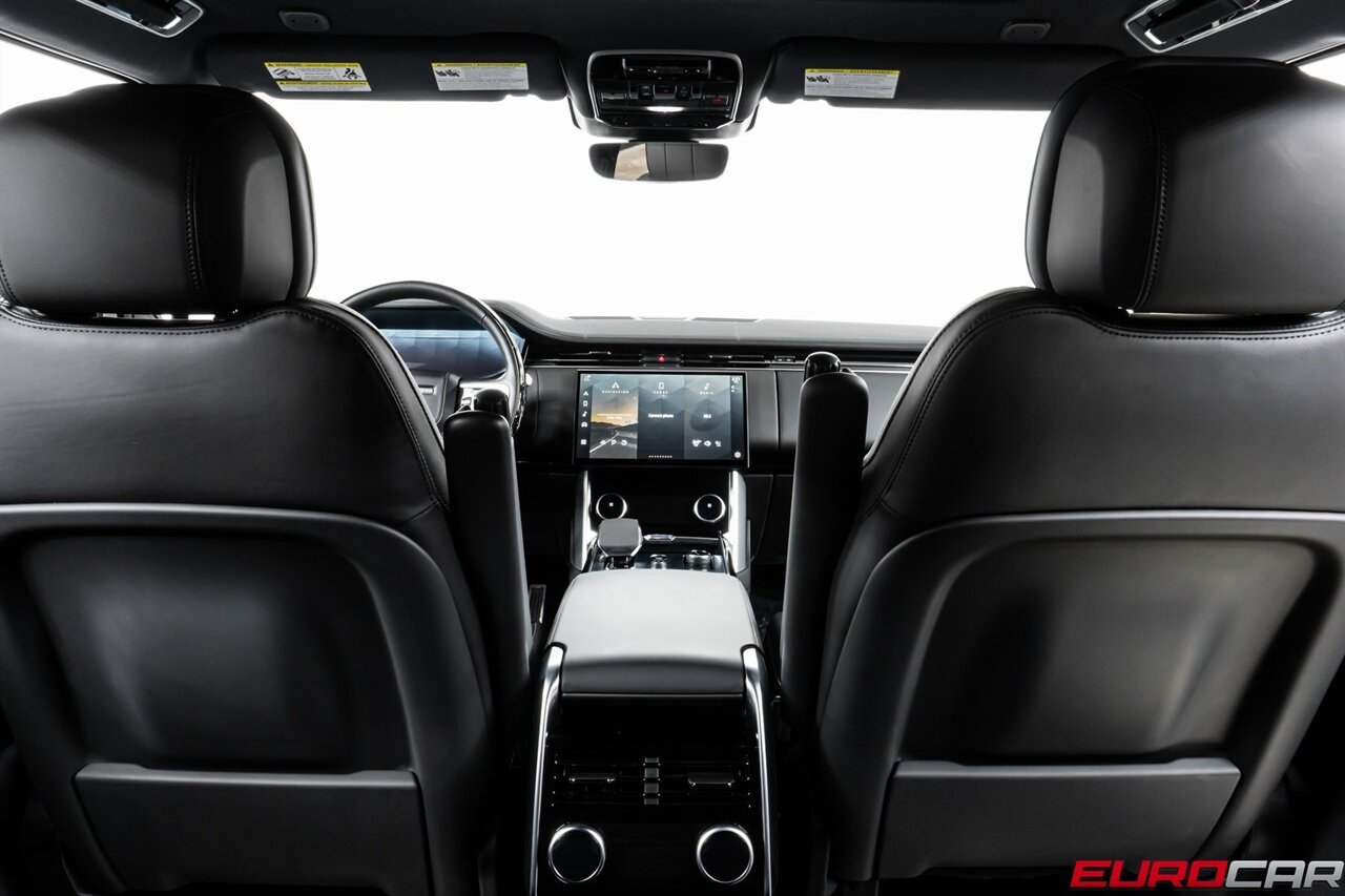 2023 Land Rover Range Rover P530 SE  *SHADOW EXTERIOR PACKAGE * PANORAMIC ROOF* - Photo 23 - Costa Mesa, CA 92626