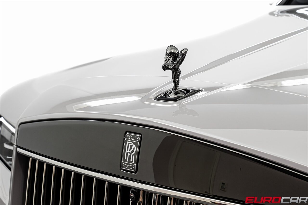 2025 Rolls-Royce Black Badge Cullinan *BESPOKE INTERIOR * SHOOTING STAR HEADLINER* - Photo 11 - Costa Mesa, CA 92626
