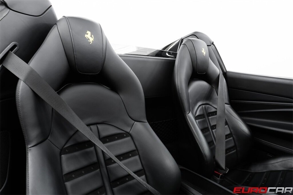 2021 Ferrari F8 Spider  *SUSPENSION LIFTER * FULL ELECTRIC SEATS * CARBON STEERING WHEEL* - Photo 45 - Costa Mesa, CA 92626