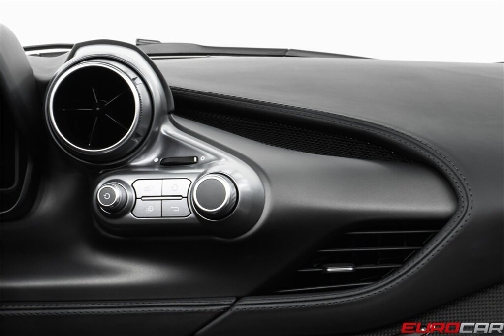 2021 Ferrari F8 Spider  *SUSPENSION LIFTER * FULL ELECTRIC SEATS * CARBON STEERING WHEEL* - Photo 37 - Costa Mesa, CA 92626