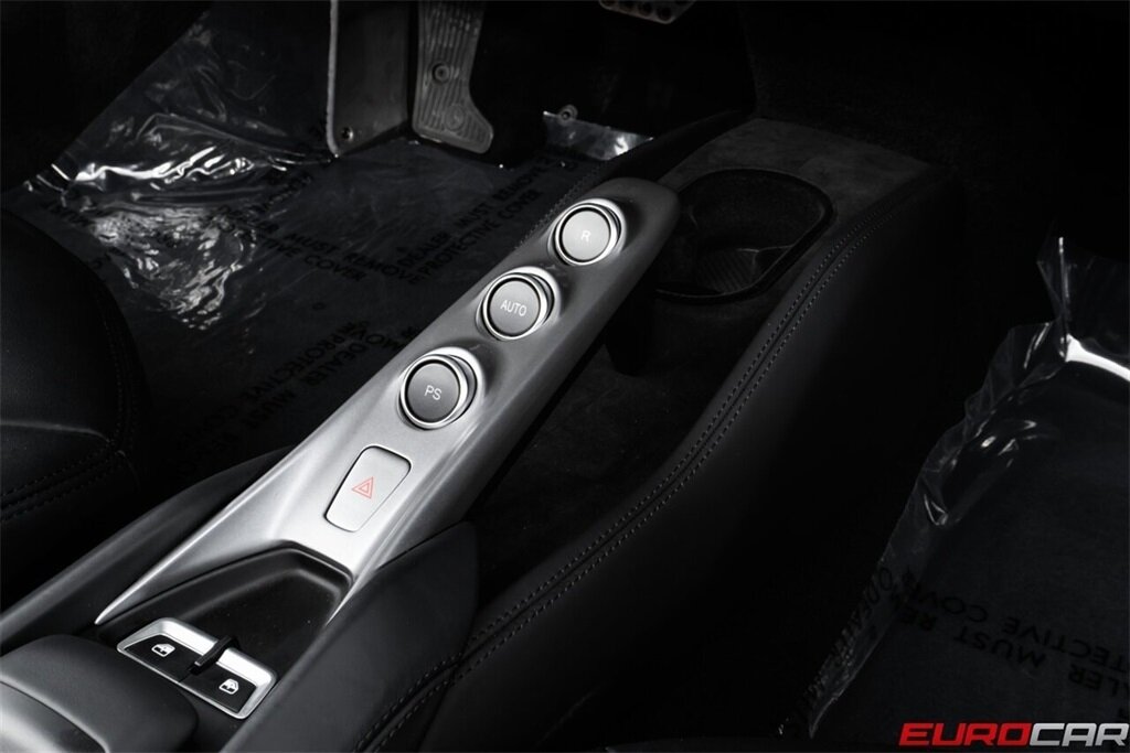 2021 Ferrari F8 Spider  *SUSPENSION LIFTER * FULL ELECTRIC SEATS * CARBON STEERING WHEEL* - Photo 39 - Costa Mesa, CA 92626