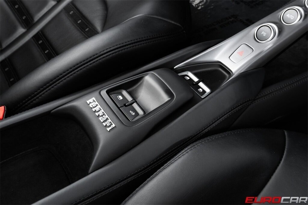 2021 Ferrari F8 Spider  *SUSPENSION LIFTER * FULL ELECTRIC SEATS * CARBON STEERING WHEEL* - Photo 40 - Costa Mesa, CA 92626