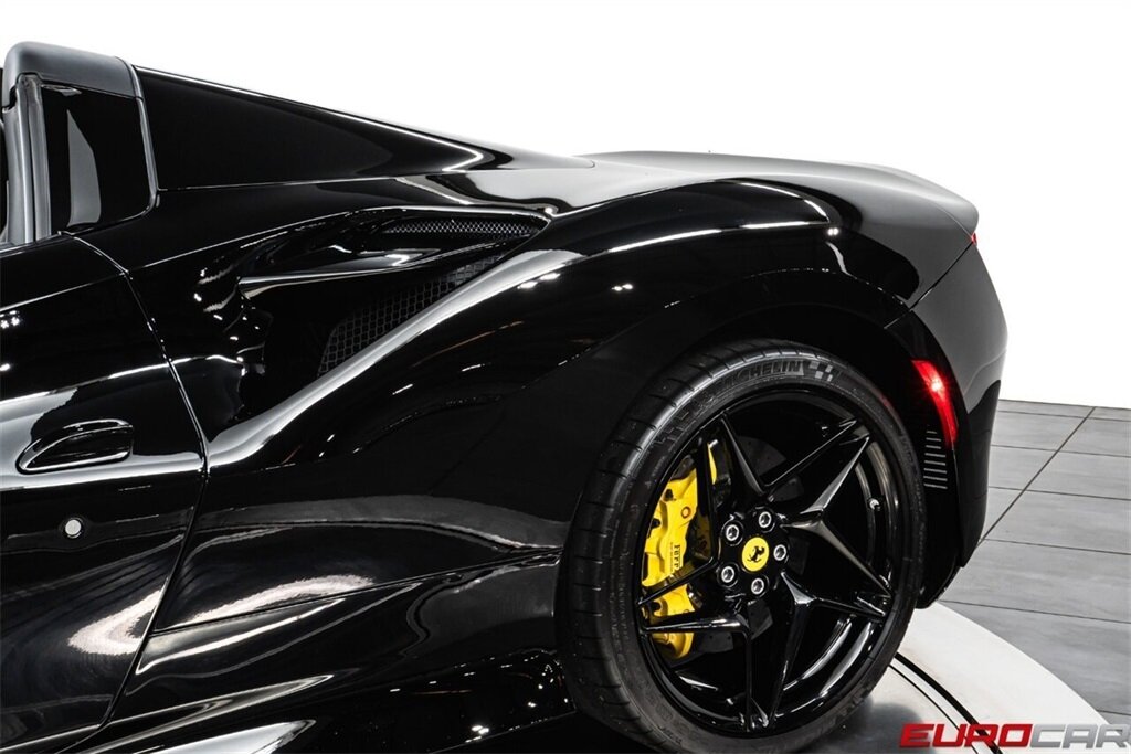 2021 Ferrari F8 Spider  *SUSPENSION LIFTER * FULL ELECTRIC SEATS * CARBON STEERING WHEEL* - Photo 19 - Costa Mesa, CA 92626