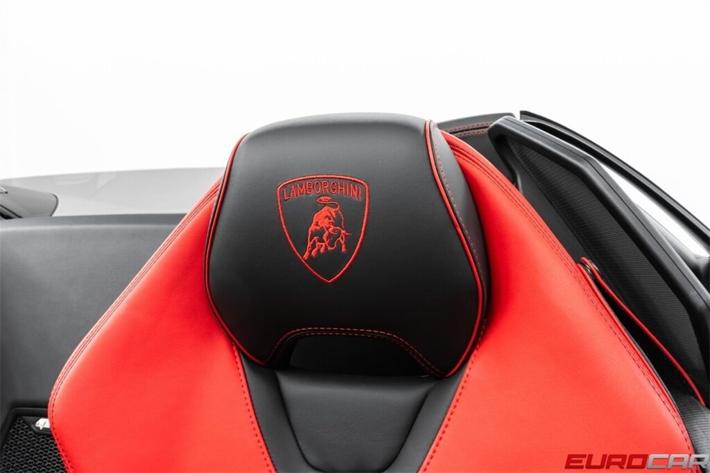 2020 Lamborghini Huracan EVO Spyder  *LESS THAN 10,000 MILES * BEAUTIFUL SPEC* AWD * - Photo 42 - Costa Mesa, CA 92626