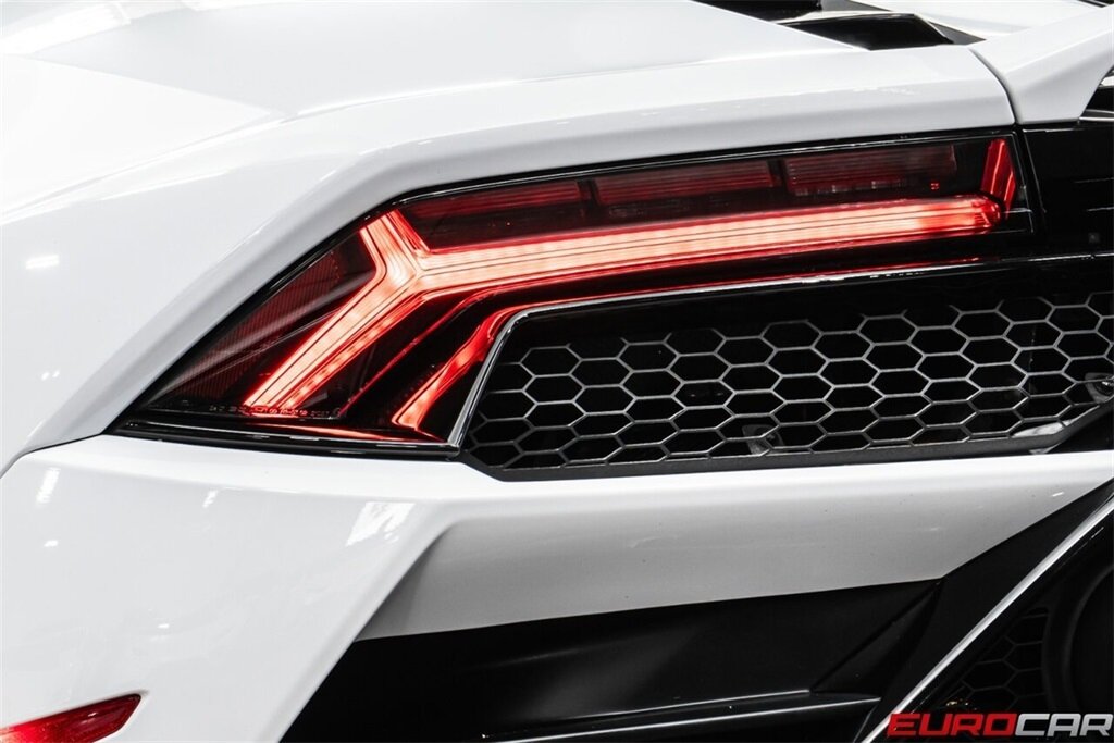 2020 Lamborghini Huracan EVO Spyder  *LESS THAN 10,000 MILES * BEAUTIFUL SPEC* AWD * - Photo 22 - Costa Mesa, CA 92626