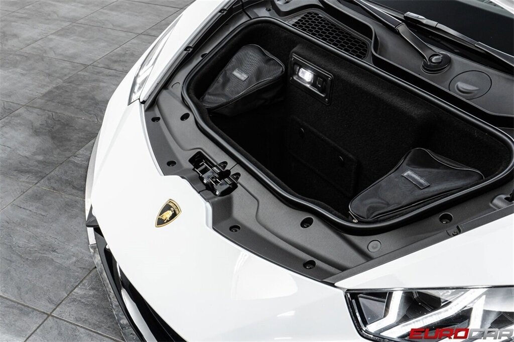 2020 Lamborghini Huracan EVO Spyder  *LESS THAN 10,000 MILES * BEAUTIFUL SPEC* AWD * - Photo 12 - Costa Mesa, CA 92626