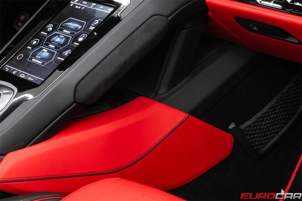 2020 Lamborghini Huracan EVO Spyder  *LESS THAN 10,000 MILES * BEAUTIFUL SPEC* AWD * - Photo 37 - Costa Mesa, CA 92626