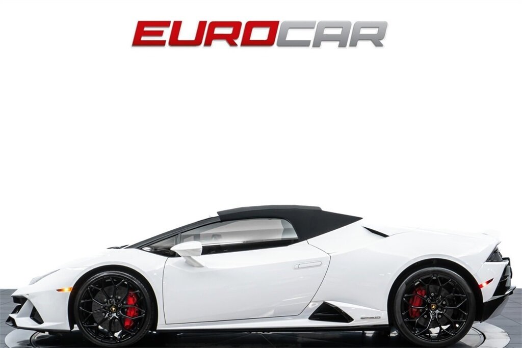 2020 Lamborghini Huracan EVO Spyder  *LESS THAN 10,000 MILES * BEAUTIFUL SPEC* AWD * - Photo 3 - Costa Mesa, CA 92626