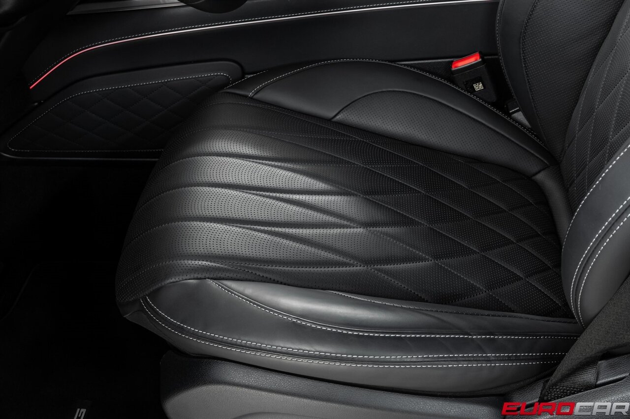 2025 Mercedes-Benz G 63 AMG® 4MATIC® *COMFORT PACKAGE * EXCLUSIVE INTERIOR PLUS* - Photo 41 - Costa Mesa, CA 92626