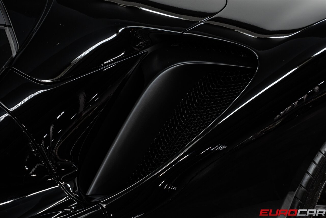 2024 Ferrari SF90 Spider *SUSPENSION LIFTER *STUNNING INTERIOR* CARBON FIBER WHEELS - Photo 19 - Costa Mesa, CA 92626