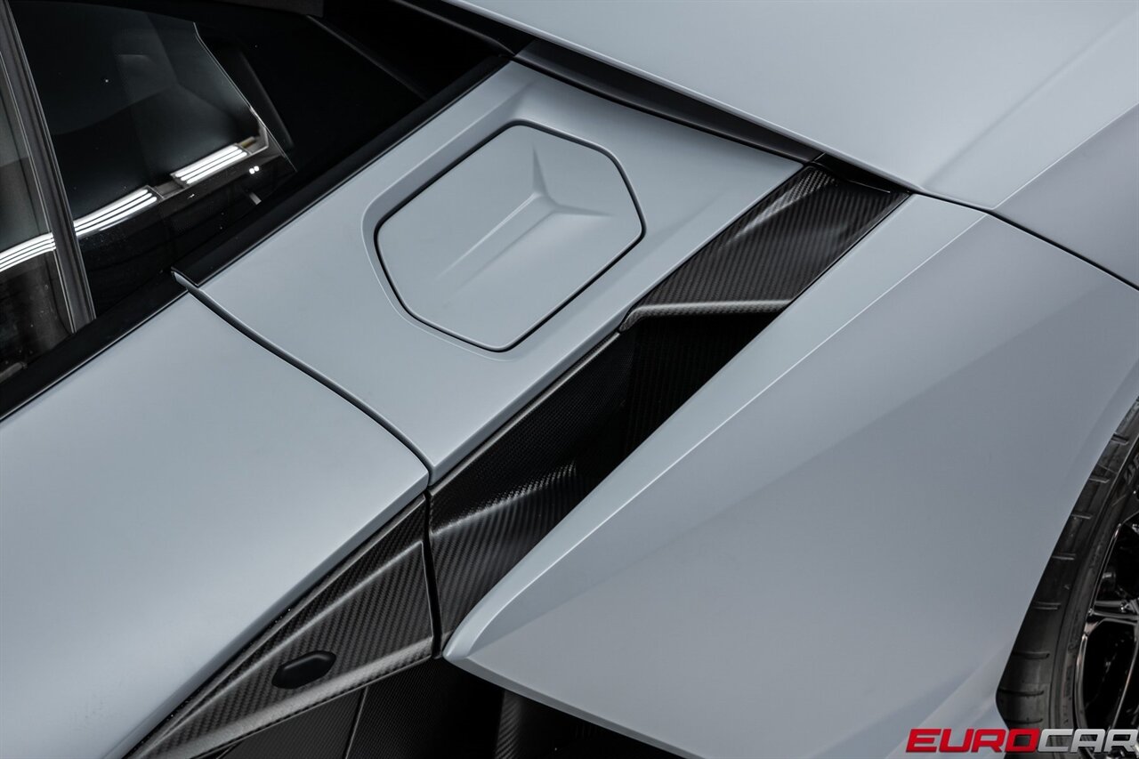 2024 Lamborghini Revuelto *HUGE CARBON OPTIONS * FACTORY MATTE PAINT* - Photo 19 - Costa Mesa, CA 92626
