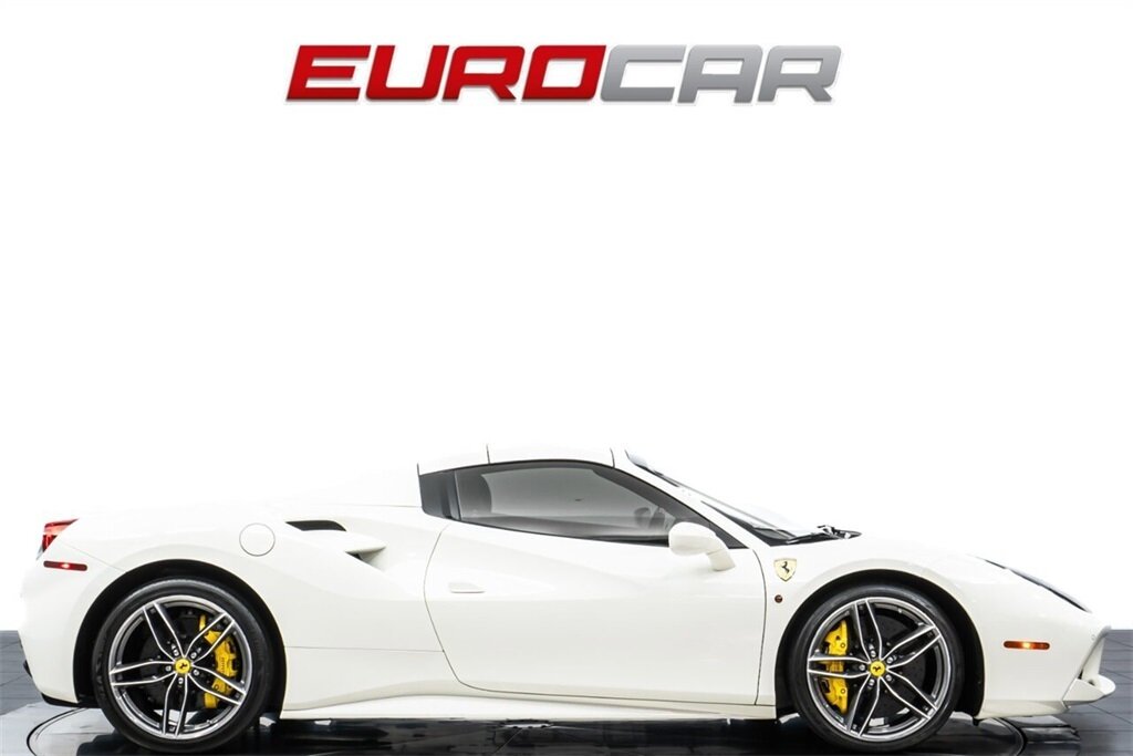 2018 Ferrari 488 Spider *CARBON FIBER INTERIOR * IMMACULATE* - Photo 8 - Costa Mesa, CA 92626