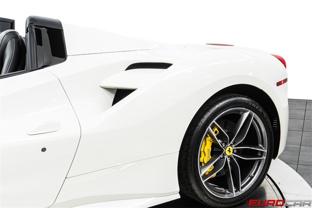 2018 Ferrari 488 Spider *CARBON FIBER INTERIOR * IMMACULATE* - Photo 18 - Costa Mesa, CA 92626