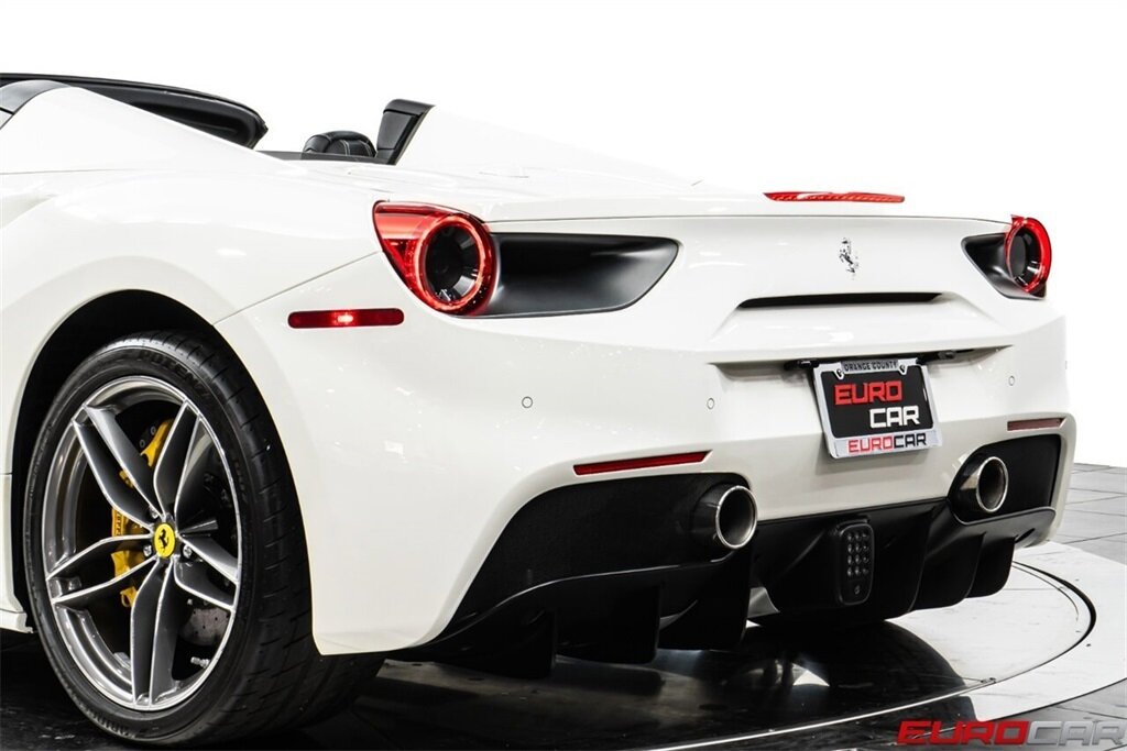 2018 Ferrari 488 Spider *CARBON FIBER INTERIOR * IMMACULATE* - Photo 20 - Costa Mesa, CA 92626