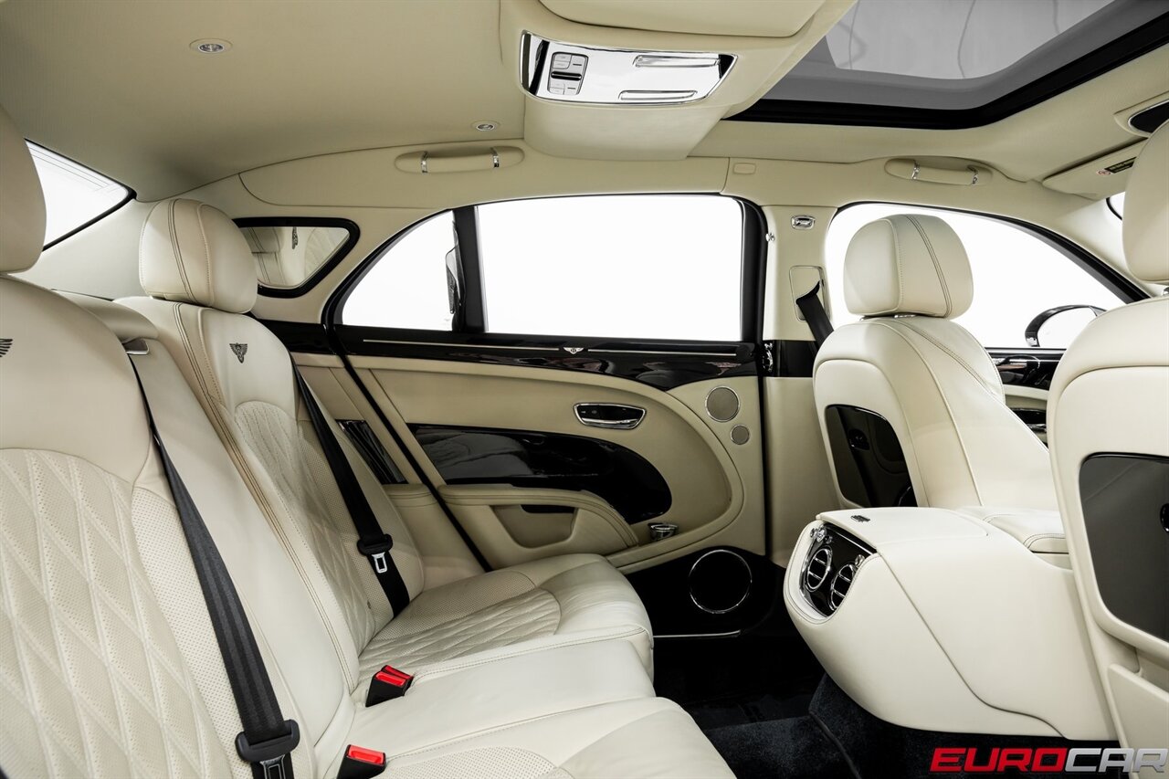 2020 Bentley Mulsanne  *REAR PICNIC TABLES * REAR MASSAGE SEATS* - Photo 31 - Costa Mesa, CA 92626