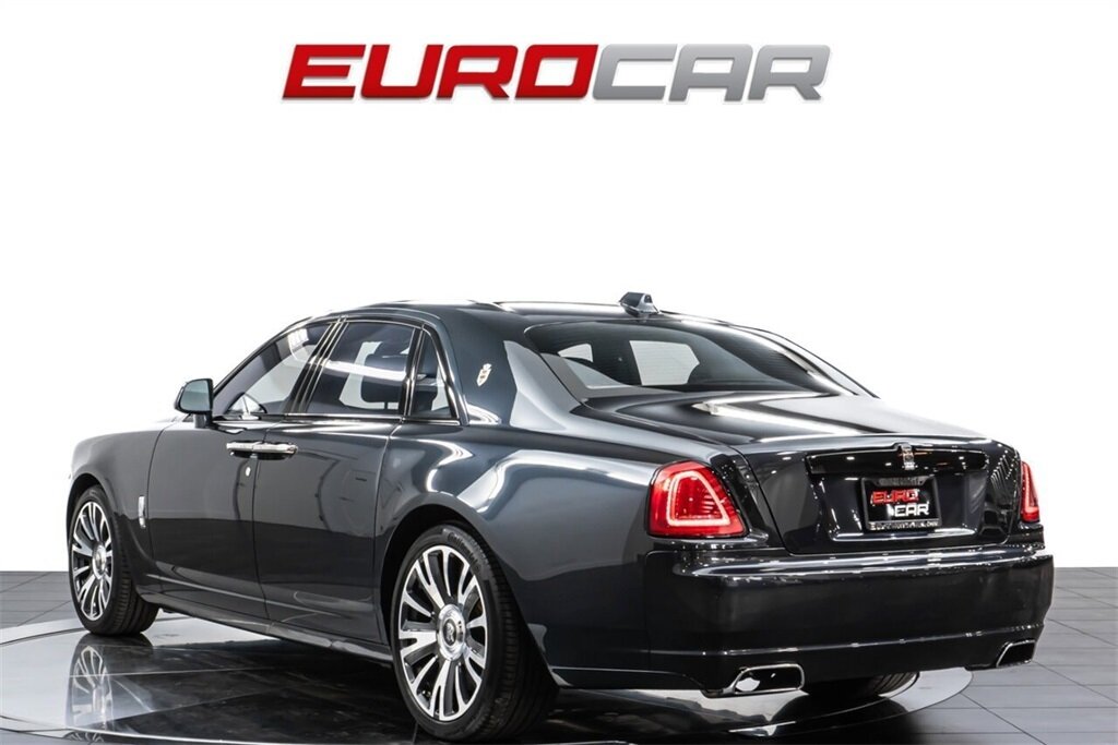 2019 Rolls-Royce Ghost  *STARLIGHT HEADLINER * IMMACULATE CONDITION* - Photo 4 - Costa Mesa, CA 92626