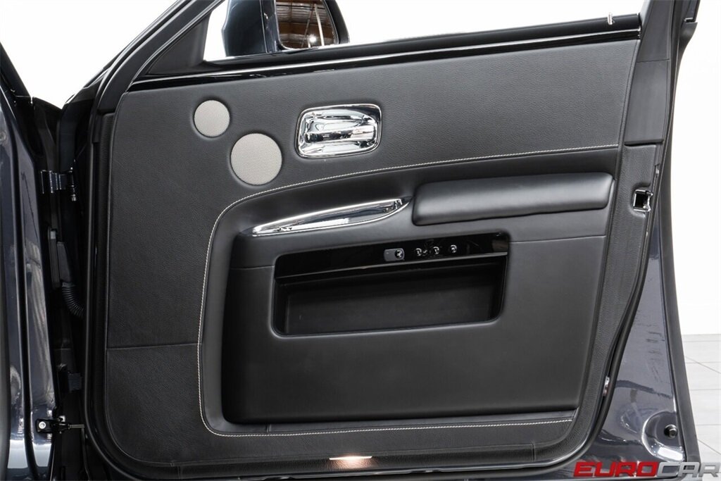 2019 Rolls-Royce Ghost  *STARLIGHT HEADLINER * IMMACULATE CONDITION* - Photo 25 - Costa Mesa, CA 92626