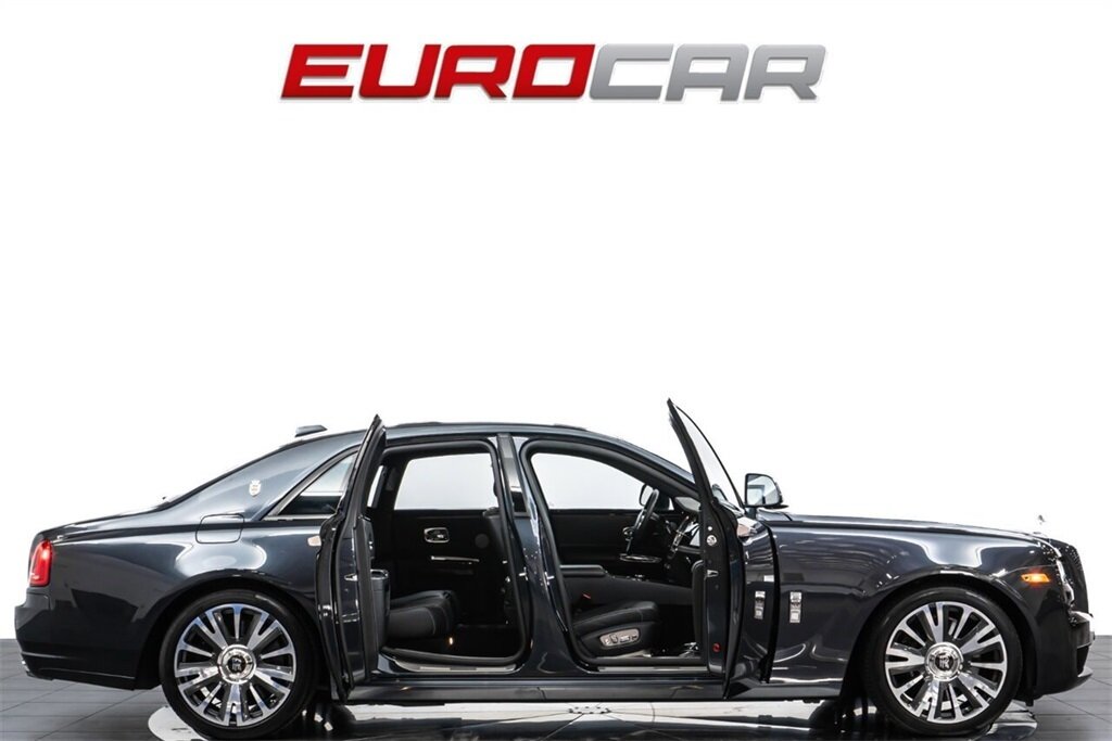 2019 Rolls-Royce Ghost  *STARLIGHT HEADLINER * IMMACULATE CONDITION* - Photo 8 - Costa Mesa, CA 92626