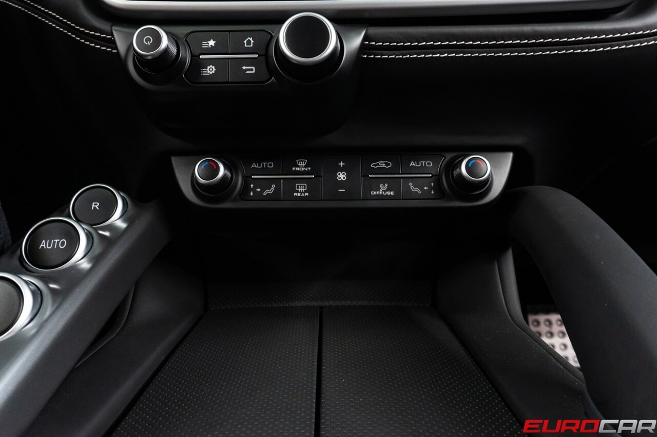 2018 Ferrari GTC4Lusso  *CARBON STEERING WHEEL * BEAUTIFUL SPEC* - Photo 36 - Costa Mesa, CA 92626