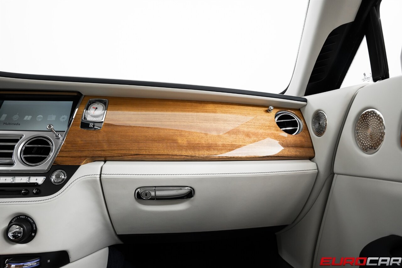 2017 Rolls-Royce Wraith *TWO-TONE INTERIOR * IMMACULATE CONDITION* - Photo 31 - Costa Mesa, CA 92626