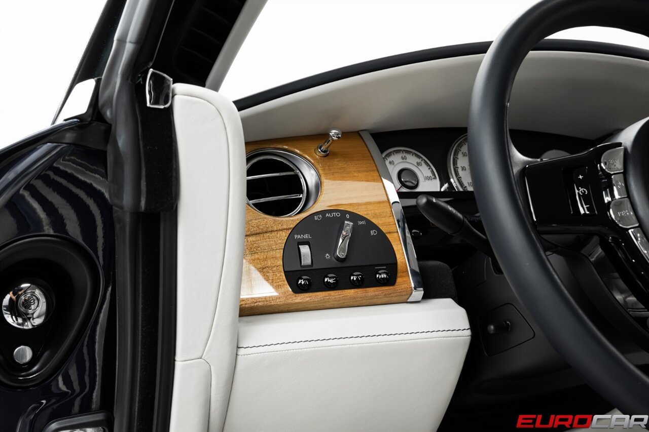 2017 Rolls-Royce Wraith *TWO-TONE INTERIOR * IMMACULATE CONDITION* - Photo 25 - Costa Mesa, CA 92626