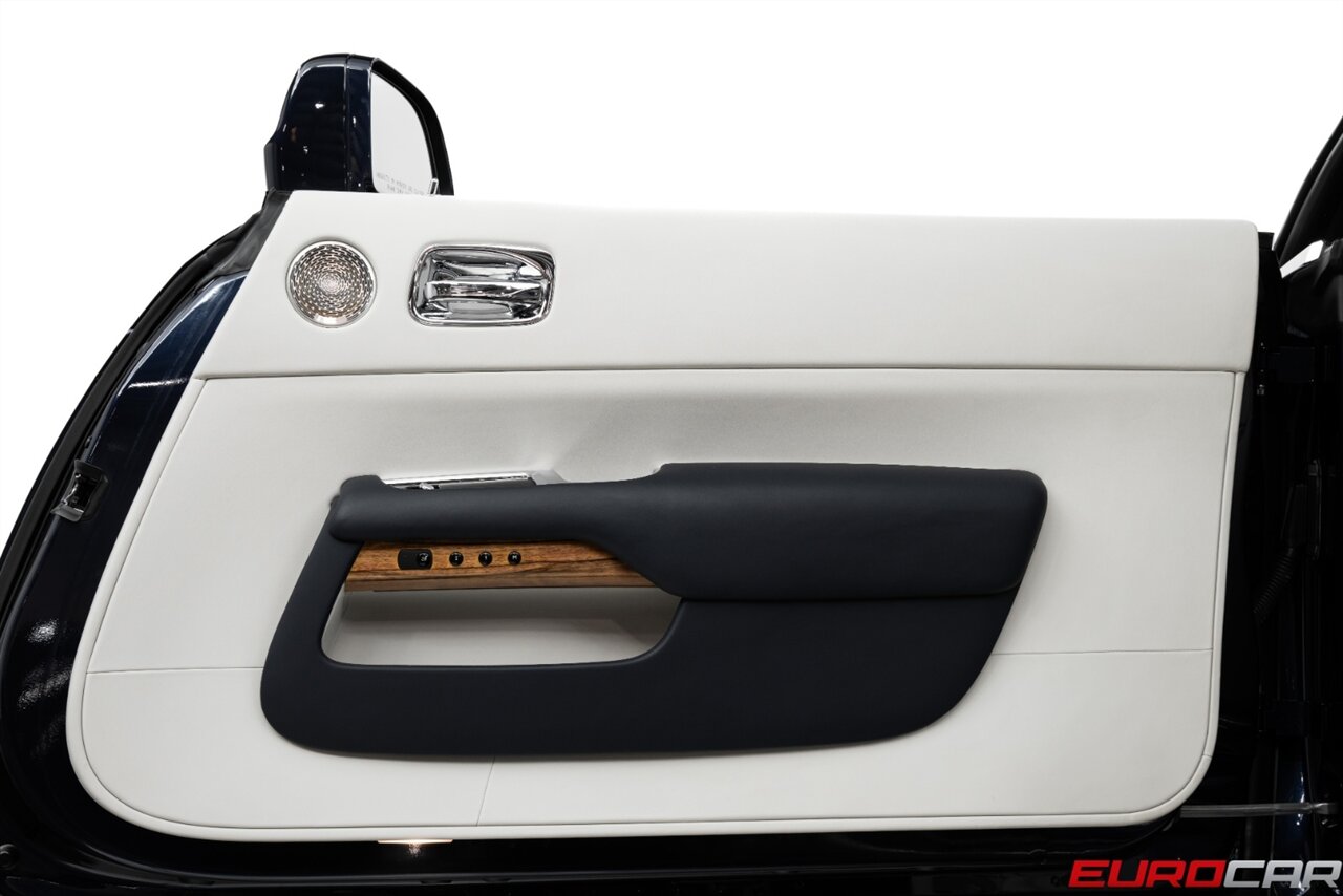 2017 Rolls-Royce Wraith *TWO-TONE INTERIOR * IMMACULATE CONDITION* - Photo 23 - Costa Mesa, CA 92626