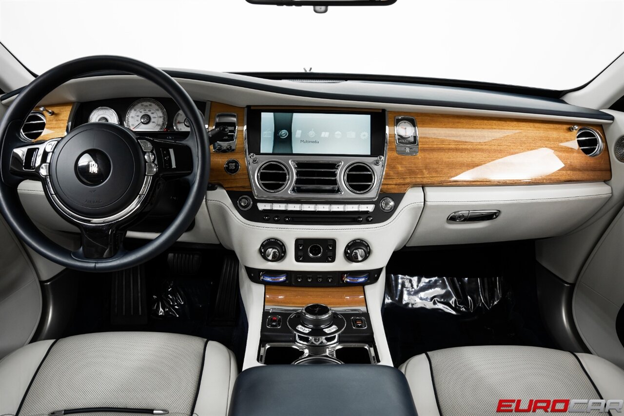 2017 Rolls-Royce Wraith *TWO-TONE INTERIOR * IMMACULATE CONDITION* - Photo 24 - Costa Mesa, CA 92626