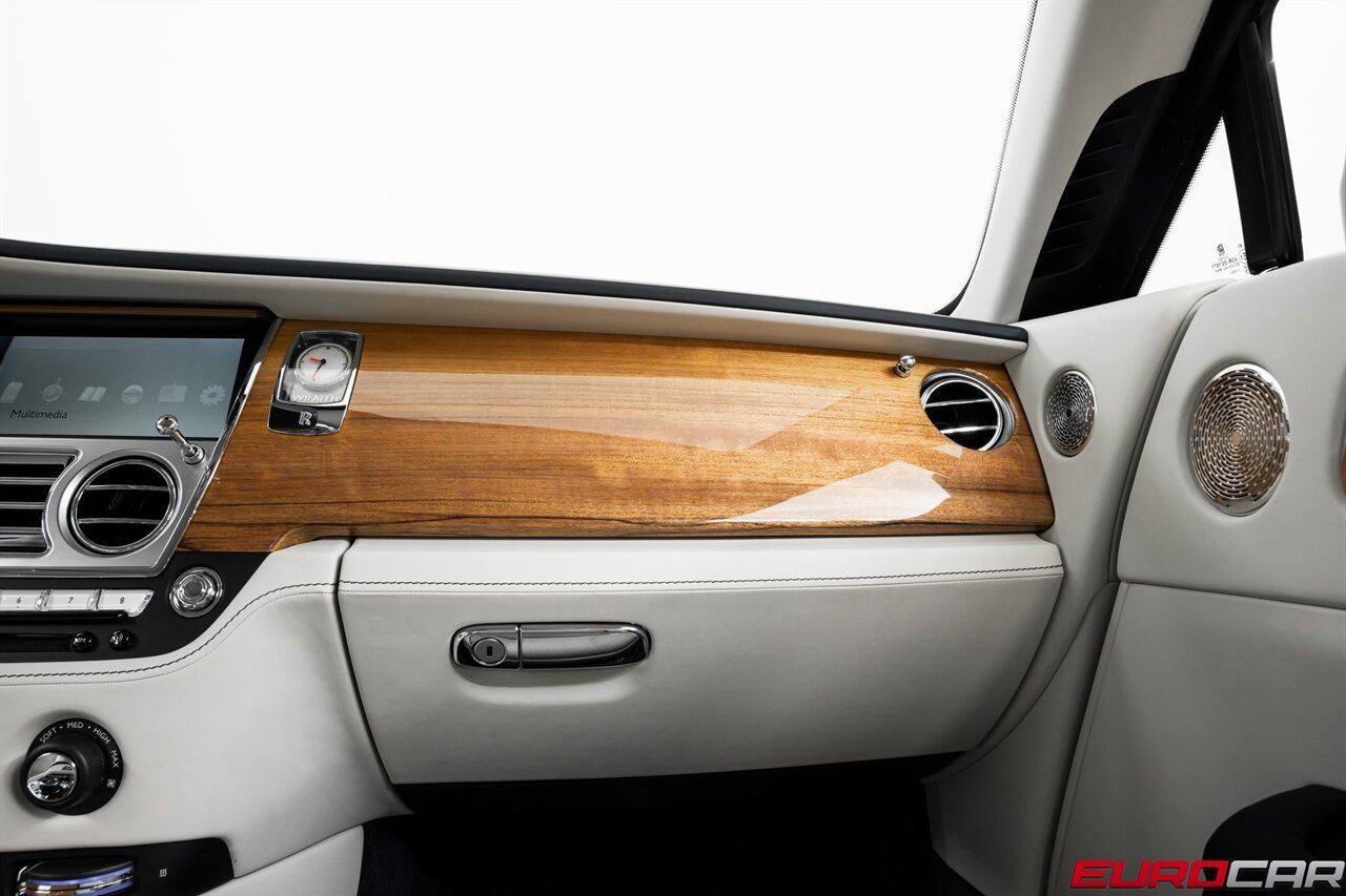 2017 Rolls-Royce Wraith *TWO-TONE INTERIOR * IMMACULATE CONDITION* - Photo 31 - Costa Mesa, CA 92626