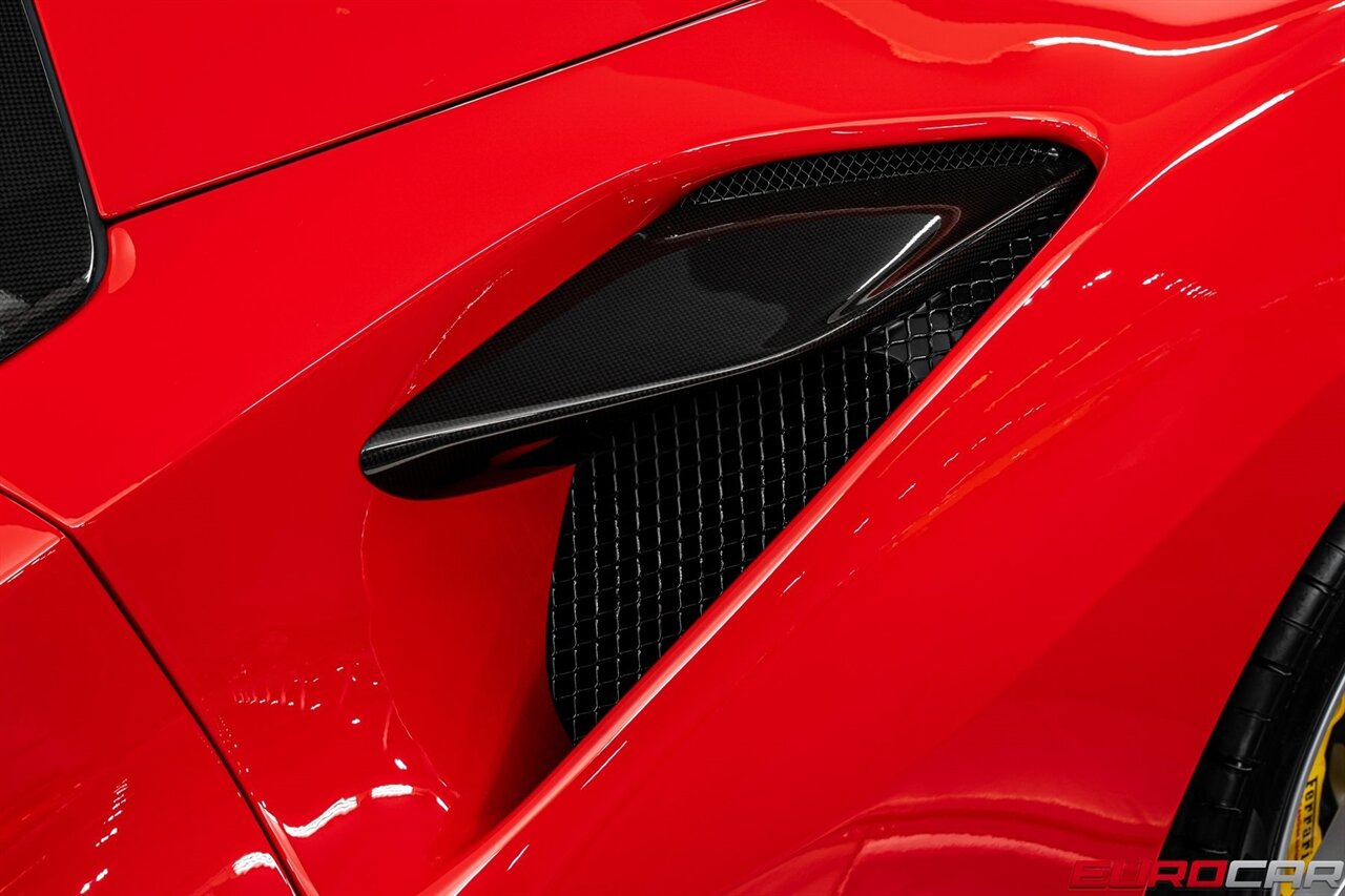 2022 Ferrari F8 Spider  *CARBON FIBER LED STEERING WHEEL * DAYTONA RACING SEATS* - Photo 19 - Costa Mesa, CA 92626