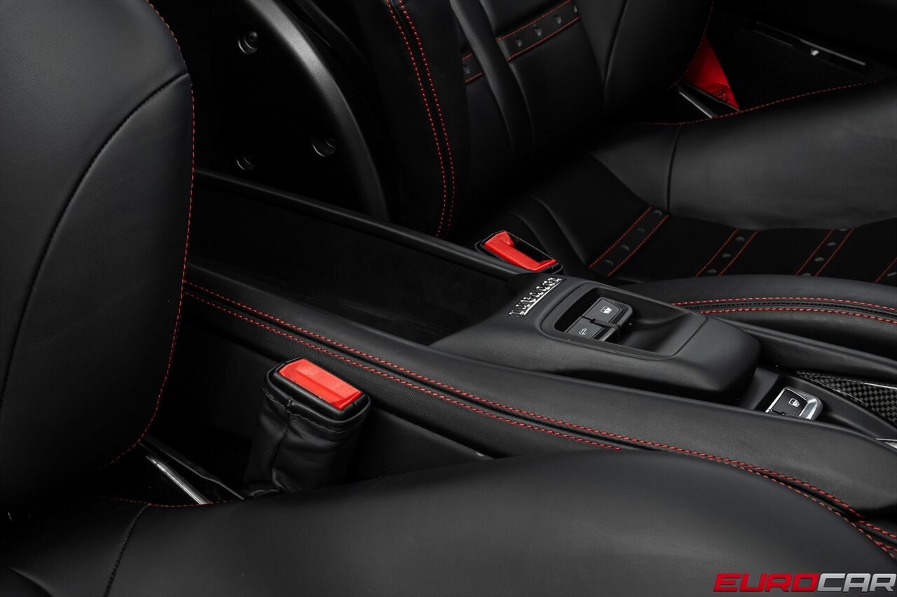 2022 Ferrari F8 Spider  *CARBON FIBER LED STEERING WHEEL * DAYTONA RACING SEATS* - Photo 41 - Costa Mesa, CA 92626