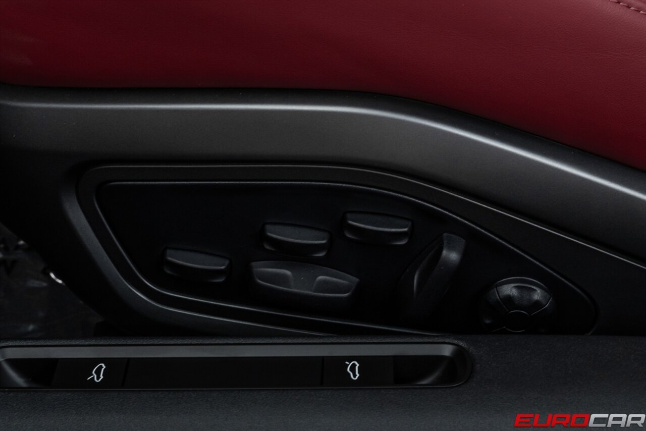 2025 Porsche 911 Turbo S *SPORT DESIGN PACKAGE * SPORT EXHAUST SYSTEM * FRONT LIFT* - Photo 47 - Costa Mesa, CA 92626