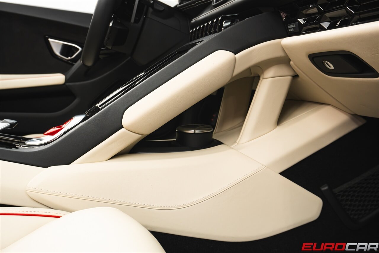 2022 Lamborghini Huracan EVO Spyder  *WHITE/WHITE SPEC * FRONT AXLE LIFT* - Photo 24 - Costa Mesa, CA 92626