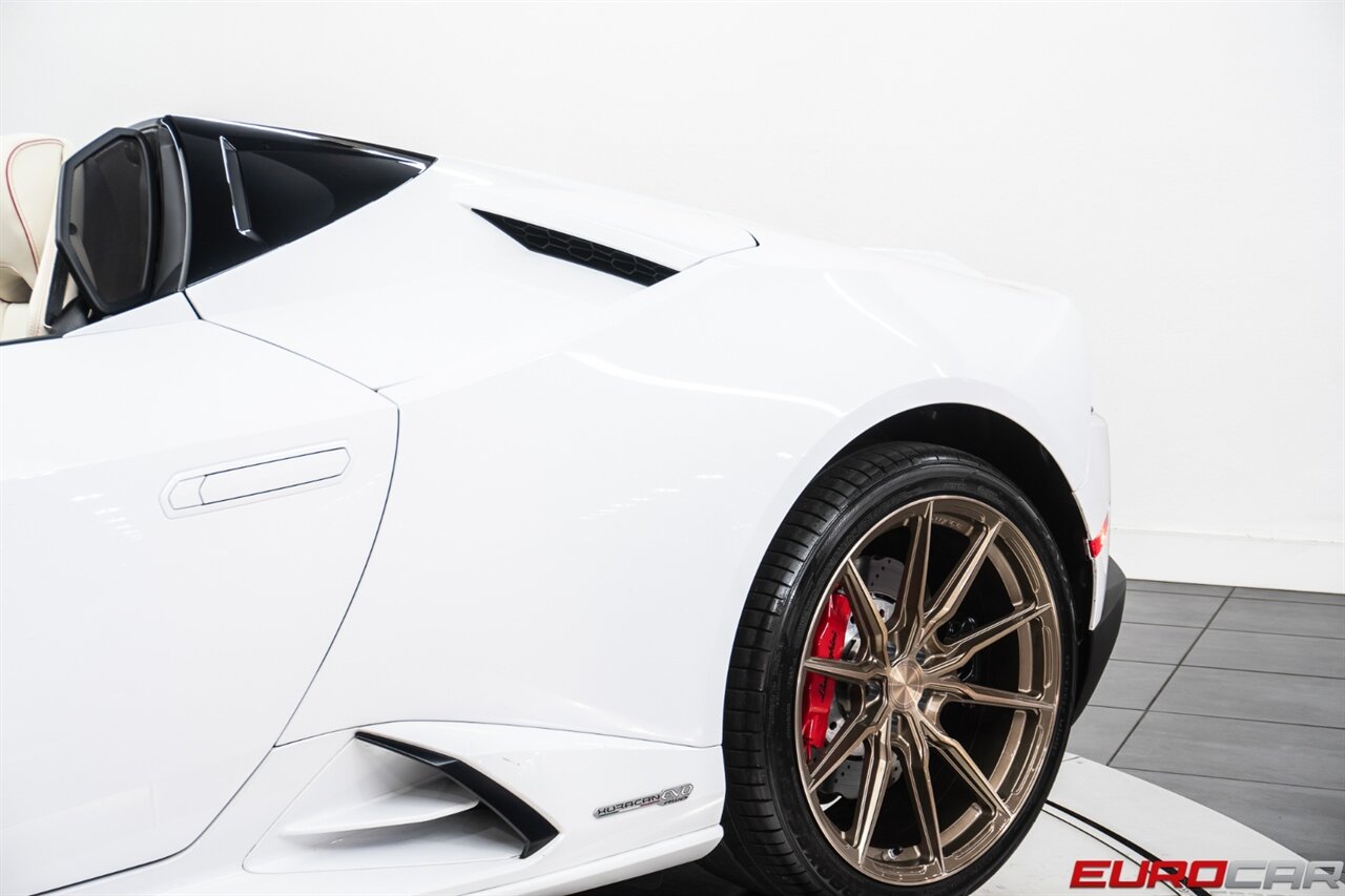 2022 Lamborghini Huracan EVO Spyder  *WHITE/WHITE SPEC * FRONT AXLE LIFT* - Photo 11 - Costa Mesa, CA 92626