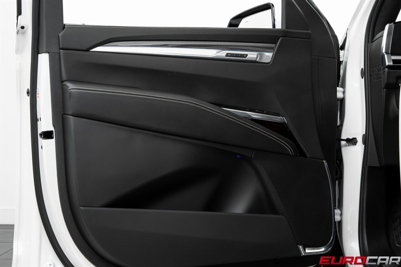 2025 Cadillac Escalade-V V-Series *REAR SEAT ENTERTAINMENT * 7 SEATER*   - Photo 22 - Costa Mesa, CA 92626