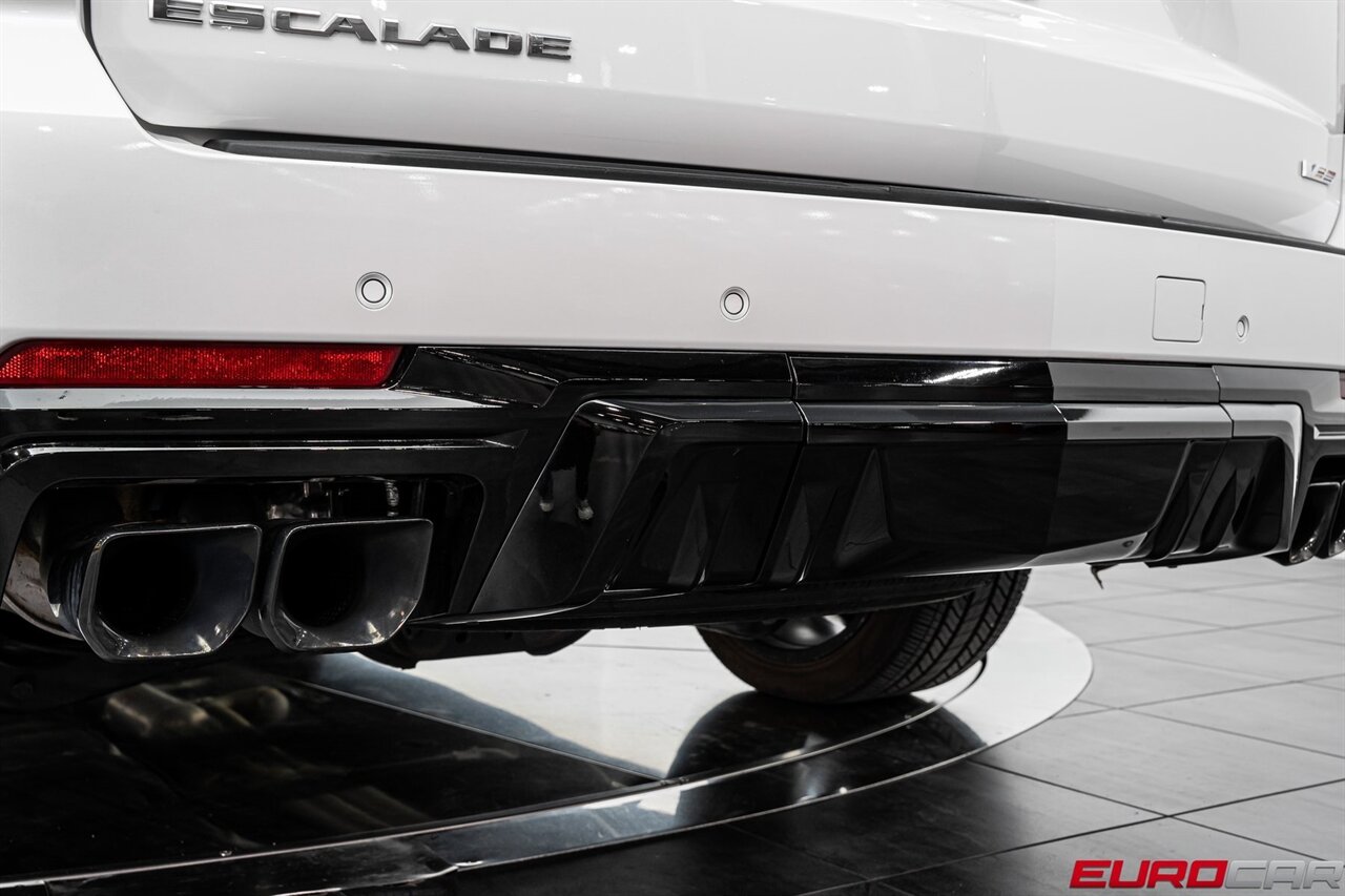 2025 Cadillac Escalade-V V-Series *REAR SEAT ENTERTAINMENT * 7 SEATER*   - Photo 19 - Costa Mesa, CA 92626