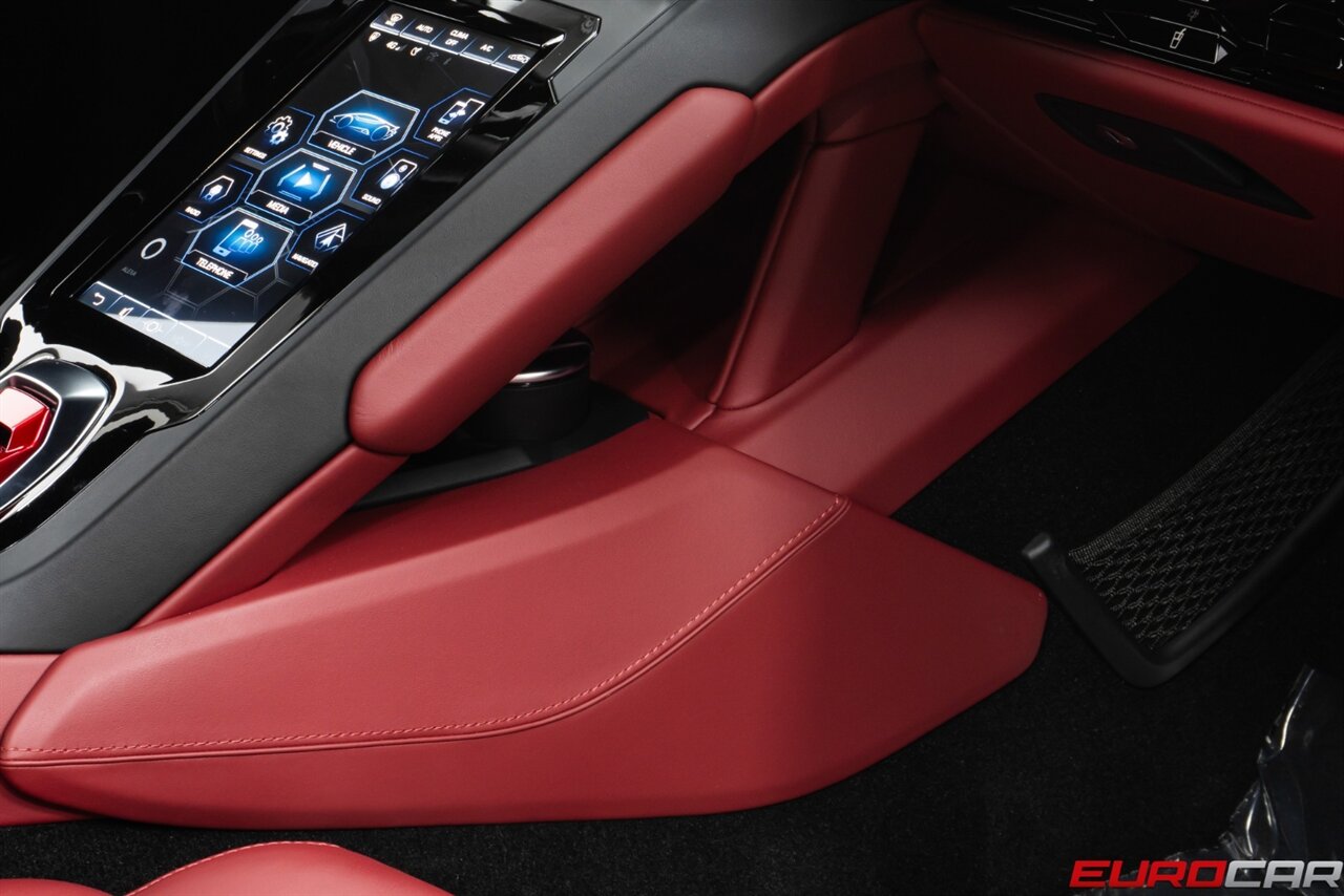 2020 Lamborghini Huracan EVO  *STYLE PACKAGE IN HIGH GLOSS BLACK * TWO-TONE INTERIOR* - Photo 39 - Costa Mesa, CA 92626