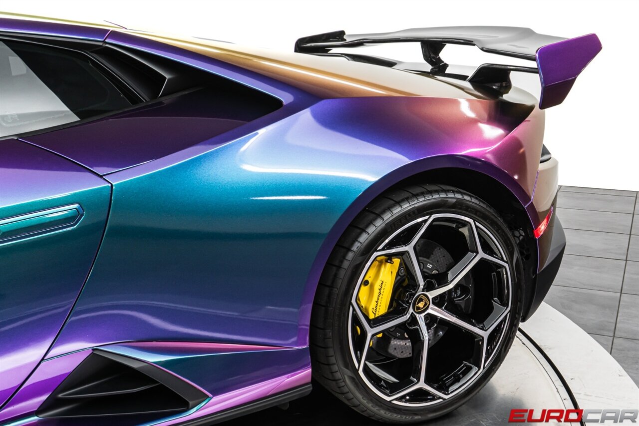 2022 Lamborghini Huracan EVO  *FORGED CARBON WING * INSANE WRAP* - Photo 15 - Costa Mesa, CA 92626